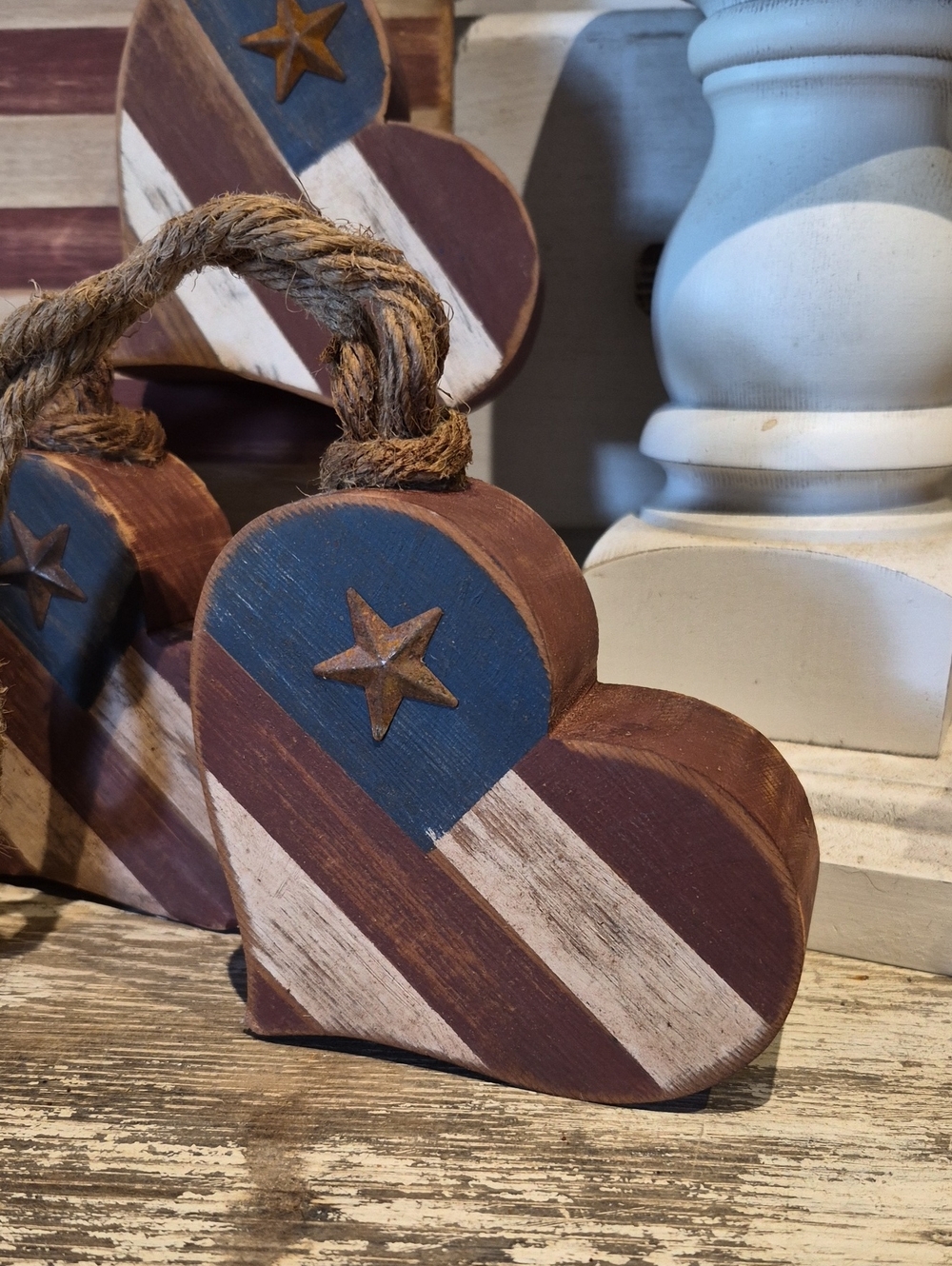 🇺🇸 Primitive Flag Heart Hang